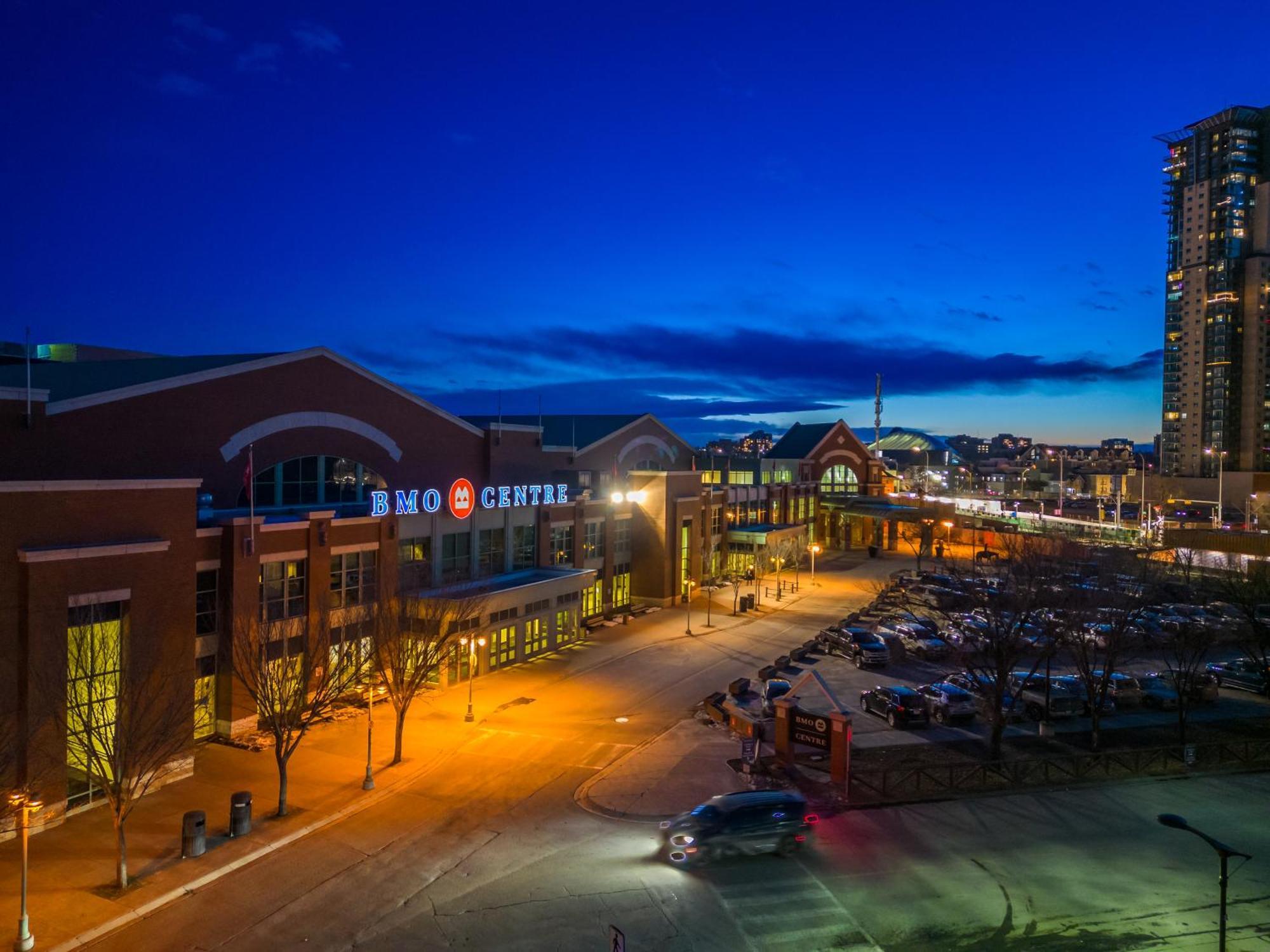 Unbeatable Downtown Experience- Walk To Bars, Casino, Stampede & Saddledome Plus Bonus Banff Pass, Parking & Wine! Κάλγκαρι Εξωτερικό φωτογραφία