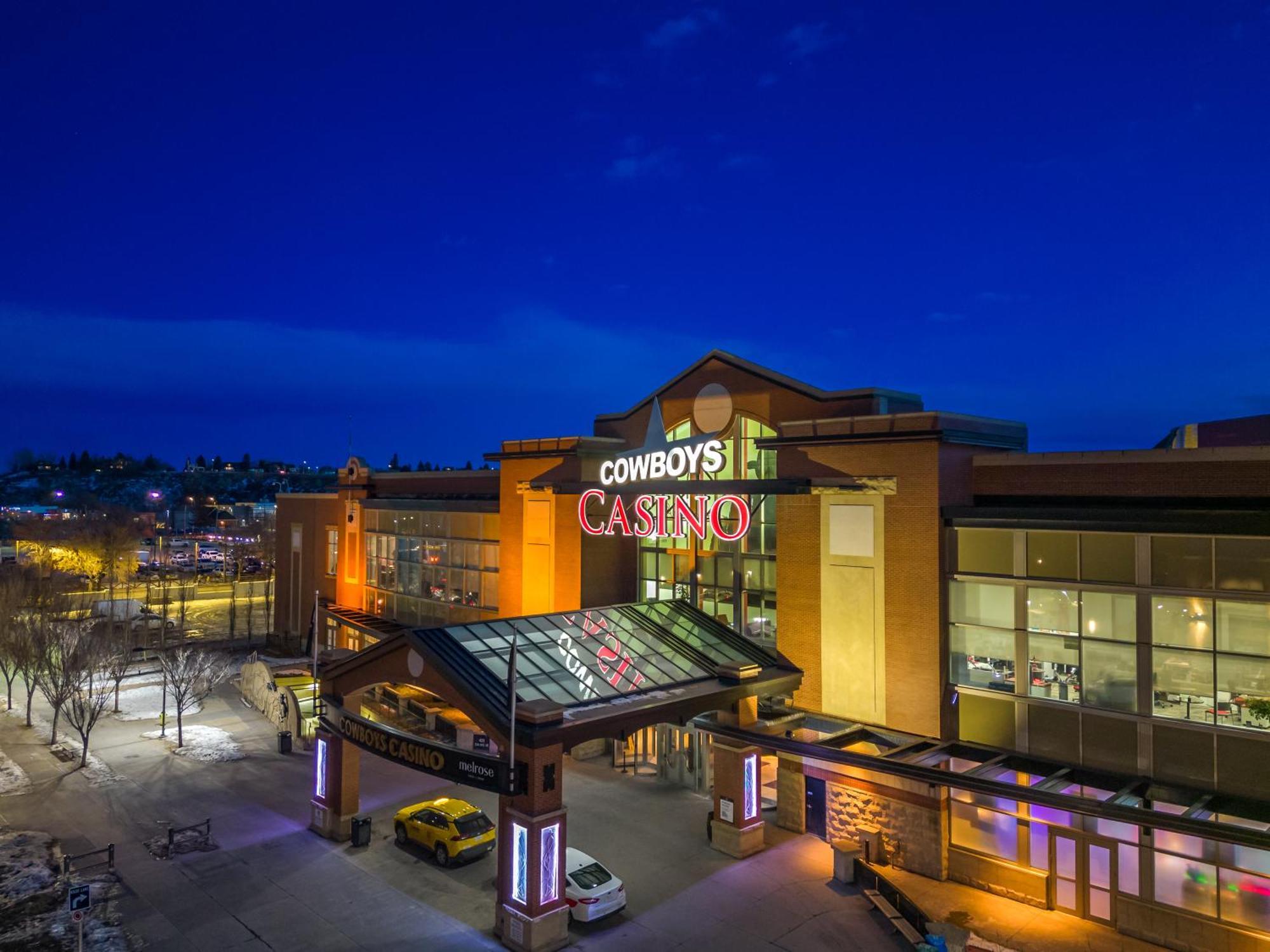 Unbeatable Downtown Experience- Walk To Bars, Casino, Stampede & Saddledome Plus Bonus Banff Pass, Parking & Wine! Κάλγκαρι Εξωτερικό φωτογραφία