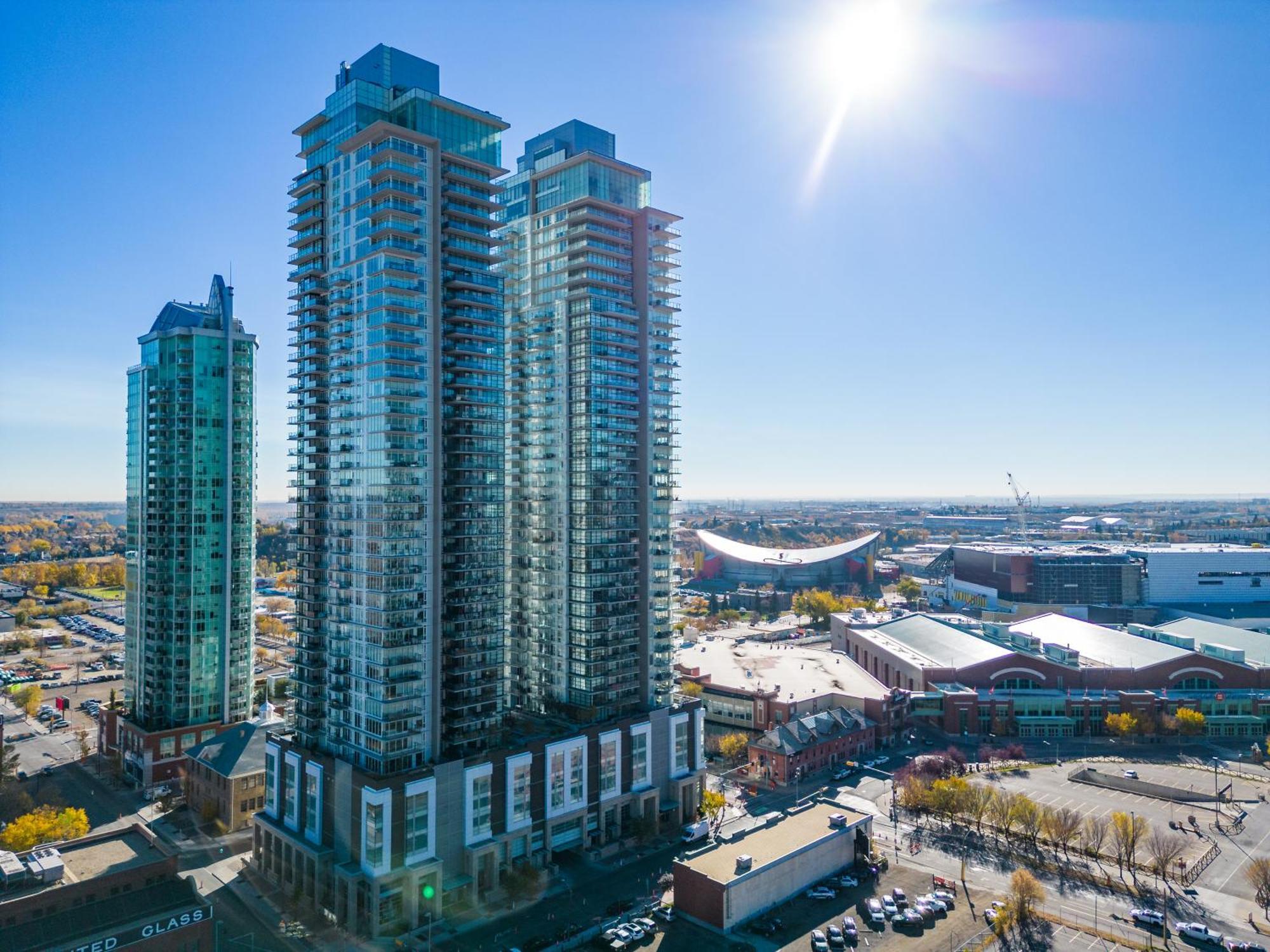 Unbeatable Downtown Experience- Walk To Bars, Casino, Stampede & Saddledome Plus Bonus Banff Pass, Parking & Wine! Κάλγκαρι Εξωτερικό φωτογραφία