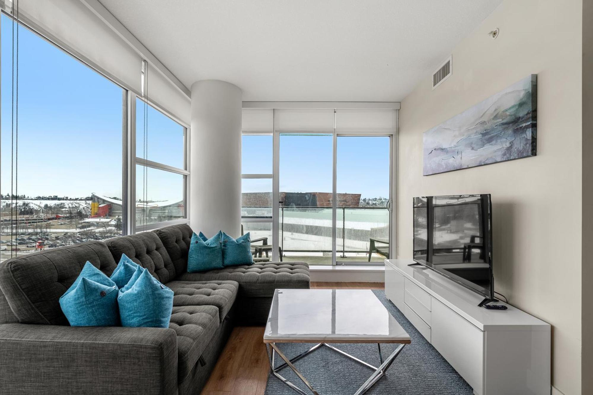 Unbeatable Downtown Experience- Walk To Bars, Casino, Stampede & Saddledome Plus Bonus Banff Pass, Parking & Wine! Κάλγκαρι Εξωτερικό φωτογραφία