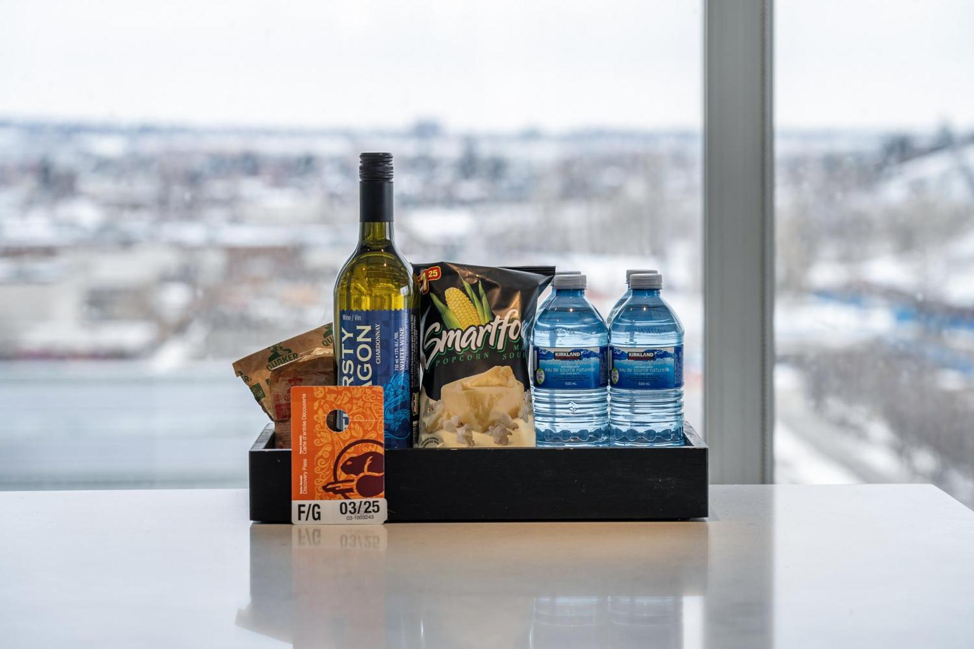 Unbeatable Downtown Experience- Walk To Bars, Casino, Stampede & Saddledome Plus Bonus Banff Pass, Parking & Wine! Κάλγκαρι Εξωτερικό φωτογραφία